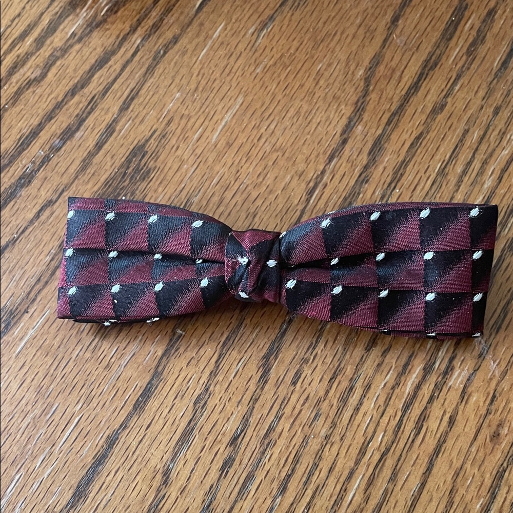 Elegant Black and Red Bow Tie